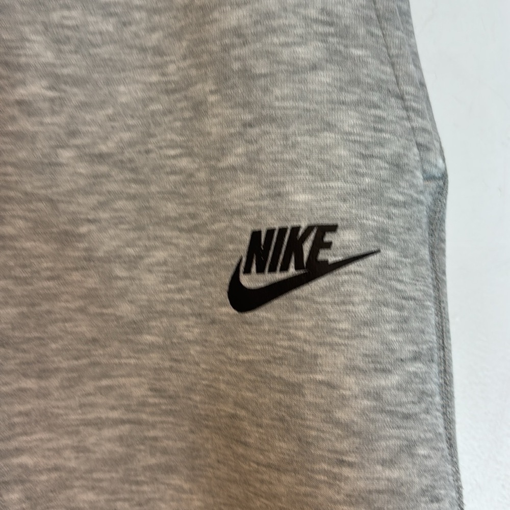 NIKE Unisex Kids Tech Fleece Sweatpants Heathered grey/black size XL - Picture 2 of 12